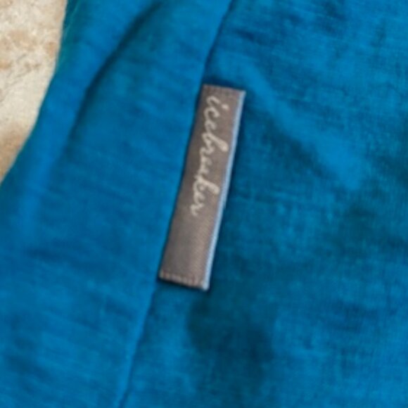 Icebreaker women's golf shirt - Picture 2 of 3